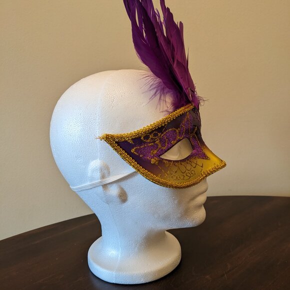 Glitter Mask with Feathers (new) - Picture 4 of 4